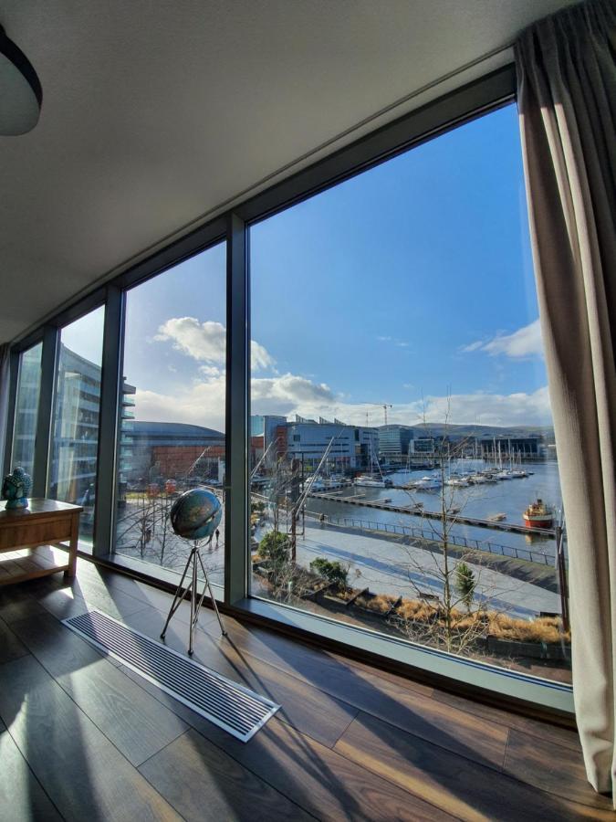 Luxury Apartment Marina Views At Titanic Quarter Belfast Exteriör bild