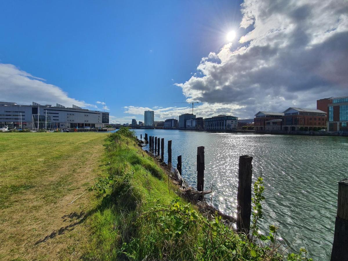 Luxury Apartment Marina Views At Titanic Quarter Belfast Exteriör bild